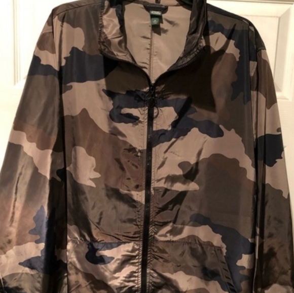 wild fable camo windbreaker